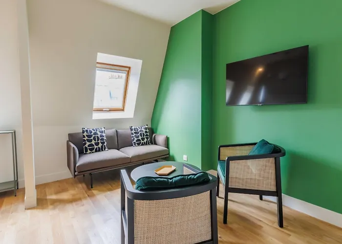 Charming - St Germain Des Pres Париж